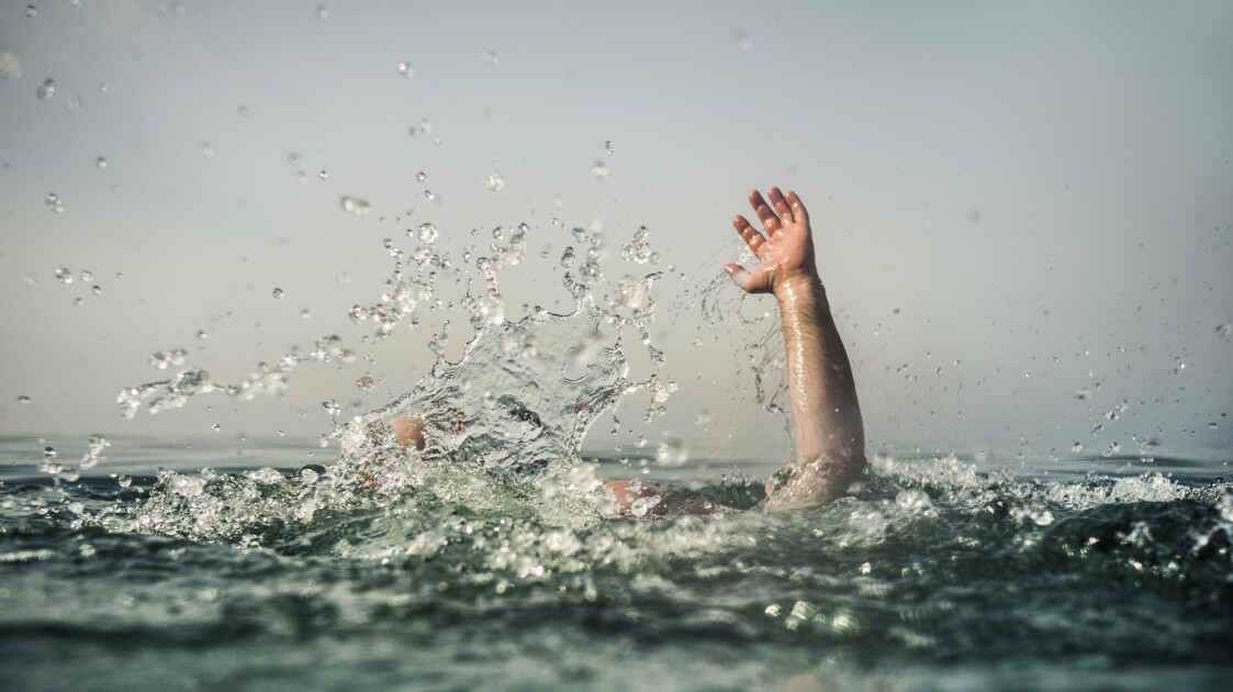 Вода ушла. Поле утонуло в сиянье.