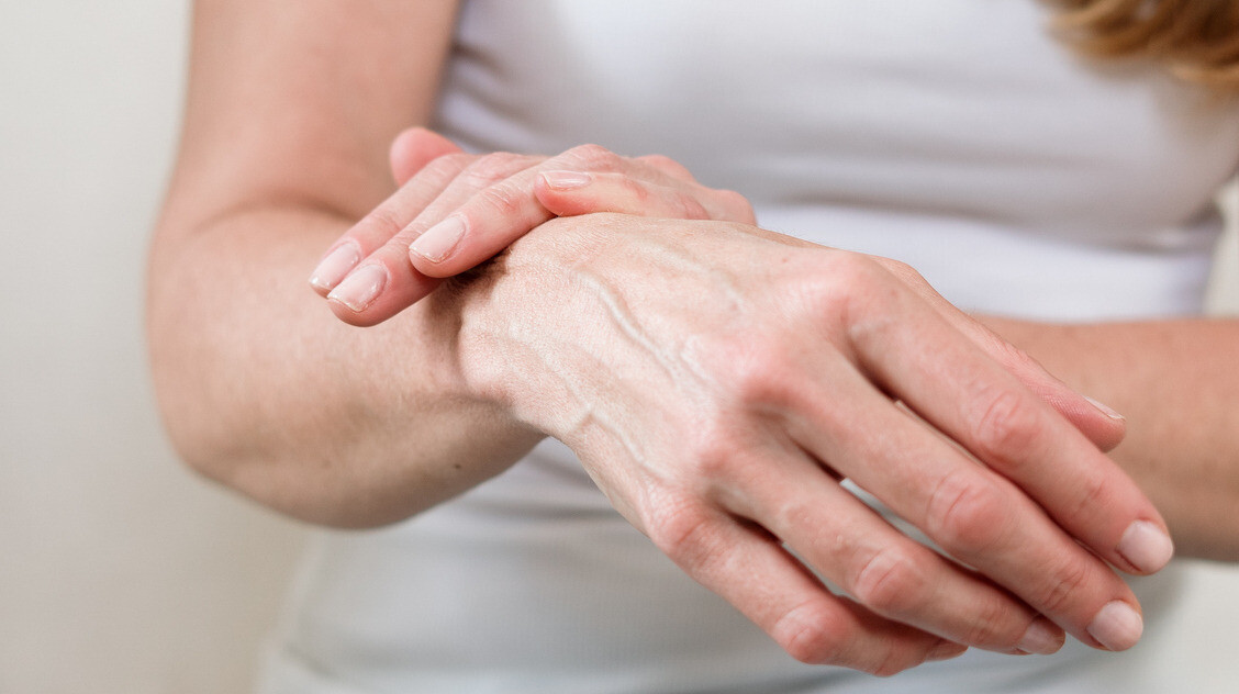 Miért veszélyezteti jobban a nőket a csontritkulás? – Több szokással is megelőzhetjük a problémát