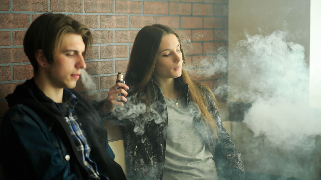 Egyre több a nikotinfüggő fiatal: súlyos tévhit kering az e-cigarettákról
