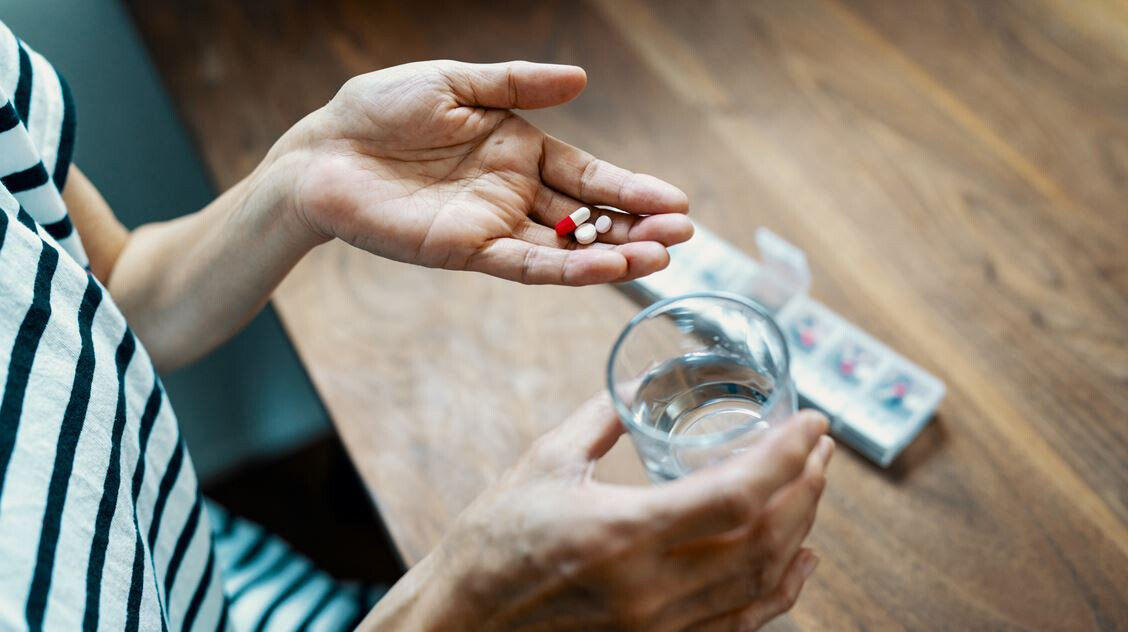 Ha így veszed be a gyógyszert, nem fog hatni – 7 gyakori hiba, amit sokan elkövetnek