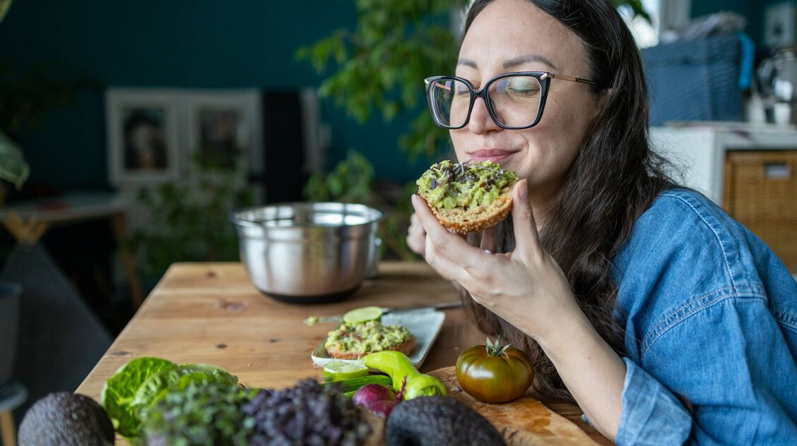 Így védd a szívedet egyetlen gyümölccsel – már napi fél is elég belőle