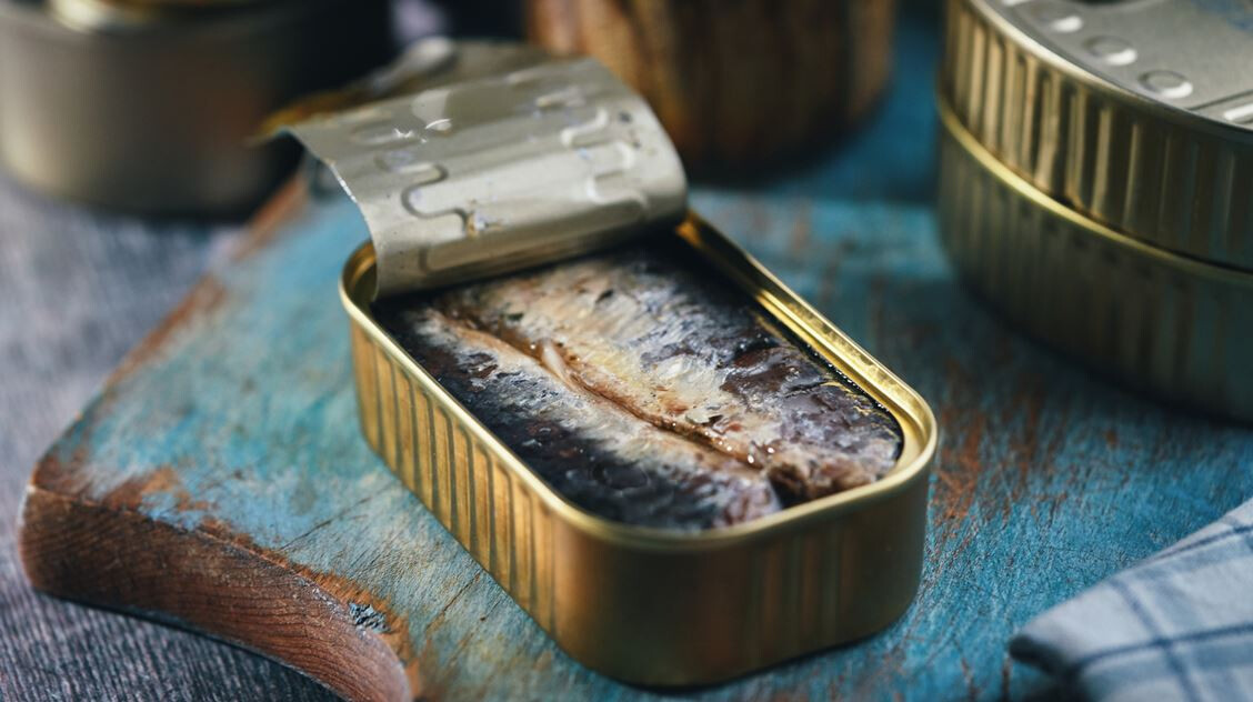 Ugyanolyan jó omega-3-forrás, mint a lazac, de sokkal kevesebbe kerül – ezt a halat kevesen eszik