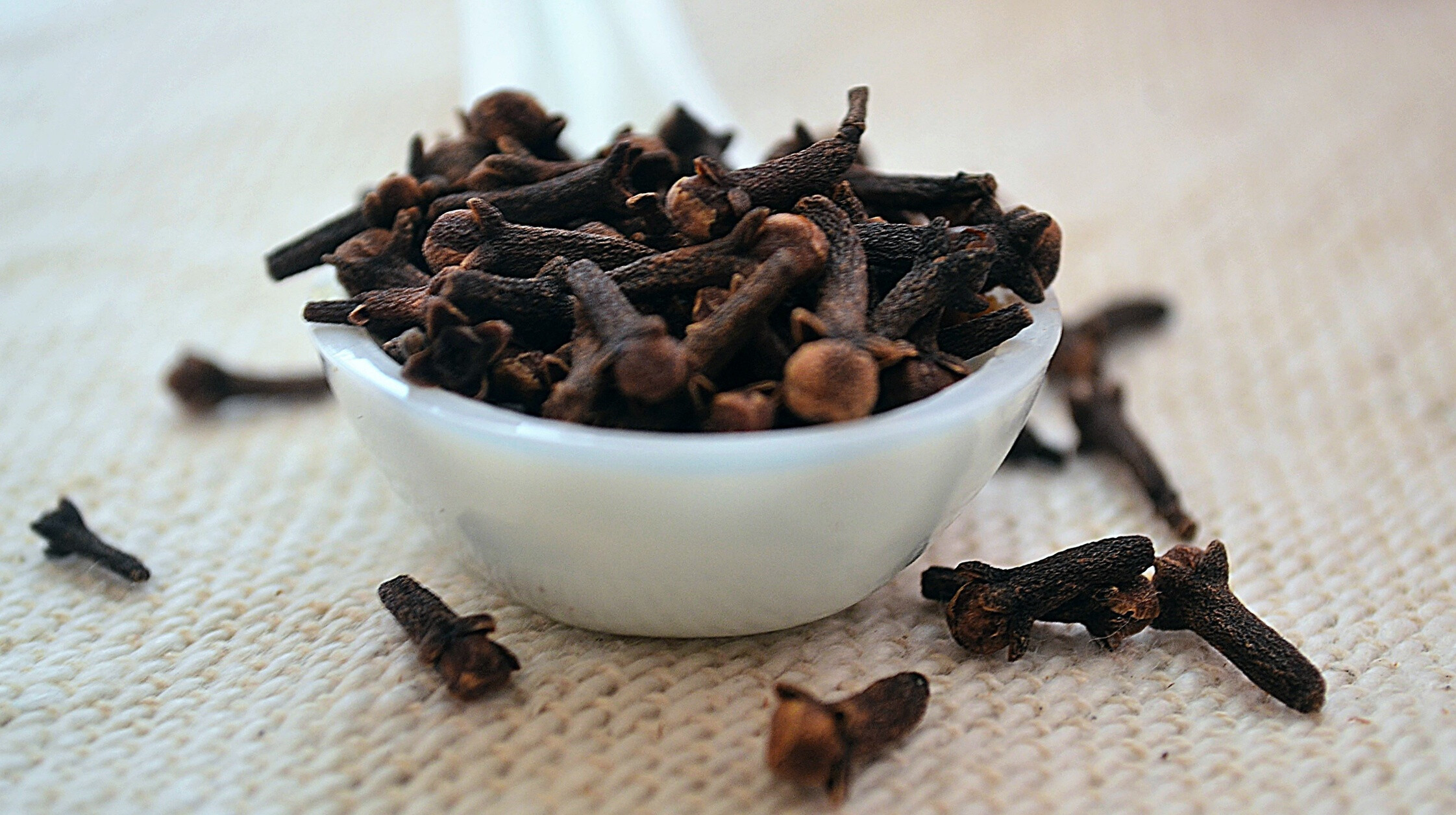 Szegfűszeg: így enyhíti a fájdalmat és a gyulladást – Rossz dózisban mellékhatásokat okozhat