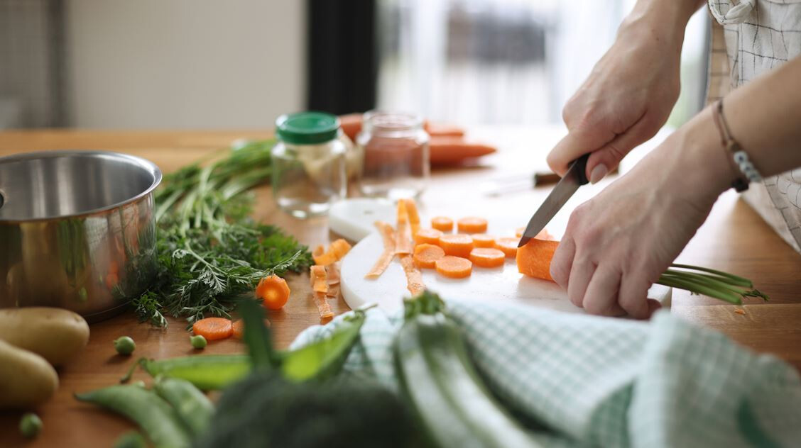 Ne dobd ki a sárgarépa zöldjét! – Íme egy ínycsiklandó recept, amihez felhasználhatod