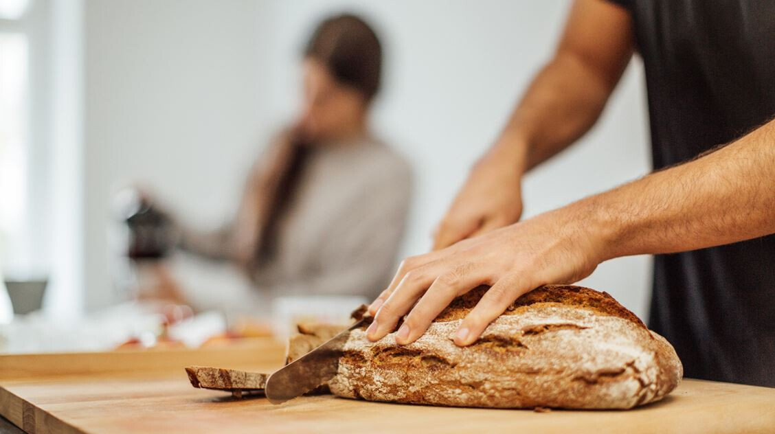 „Gyerekkorom falusi kenyerének ízét kerestem, de a boltiban sosem éreztem” – így vágj bele a kovászolásba