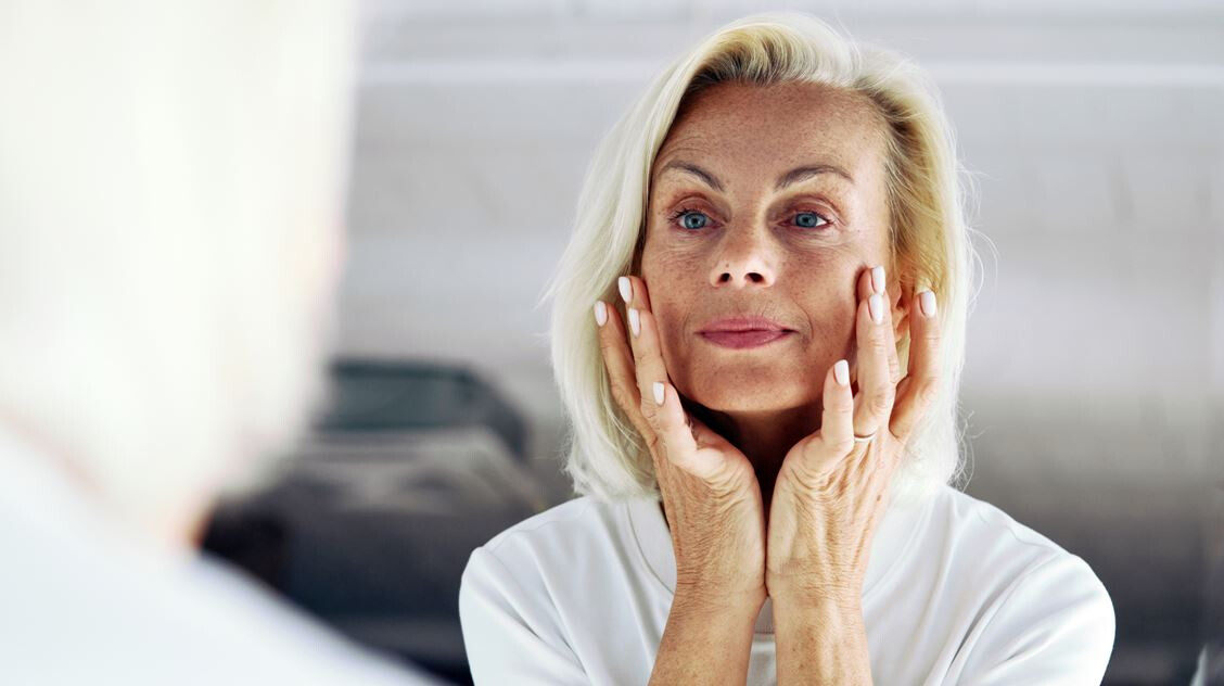 Szuperétel, amely fiatalos illatot ad a bőrnek – Időskorban is hihetetlenül hatásos