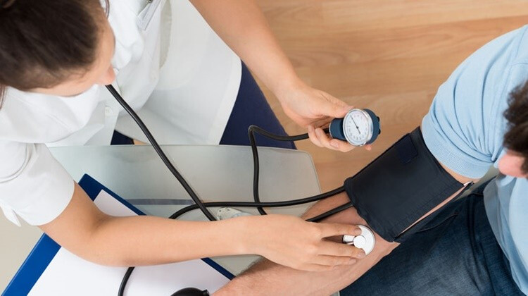 Jelek, hogy ingadozik a vérnyomásunk