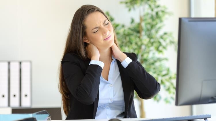 Ezért veszélyes a farokcsonton ülni