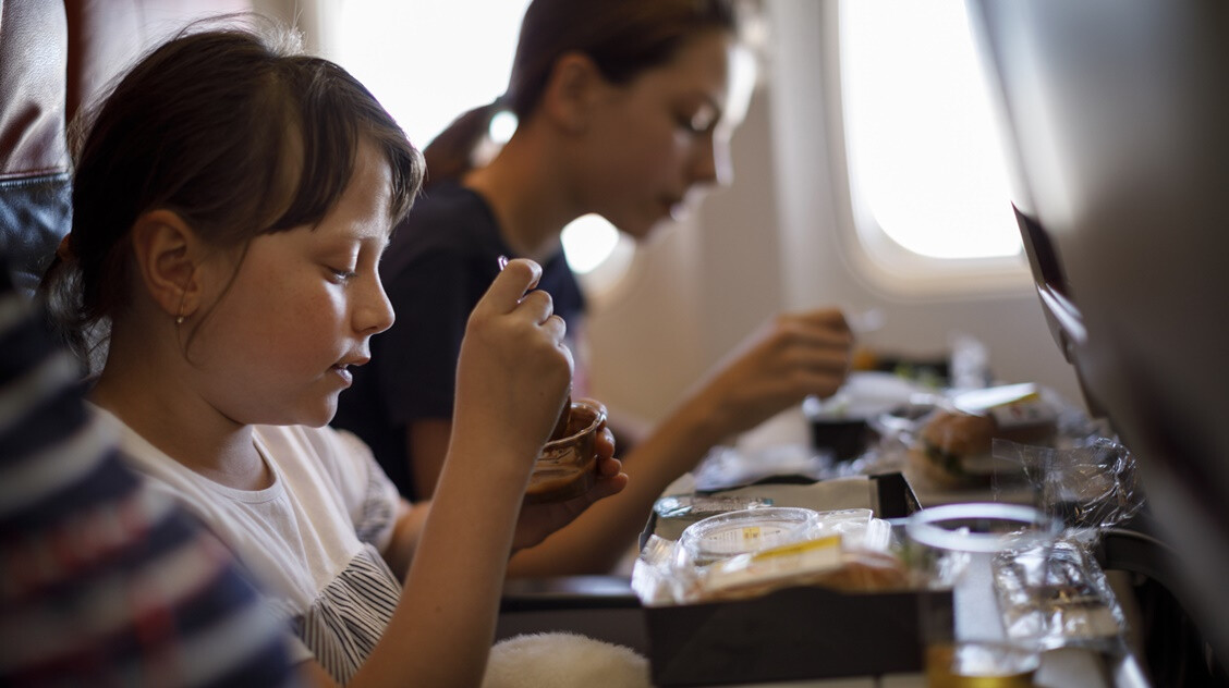 Ezért van mindennek rossz íze a repülőn