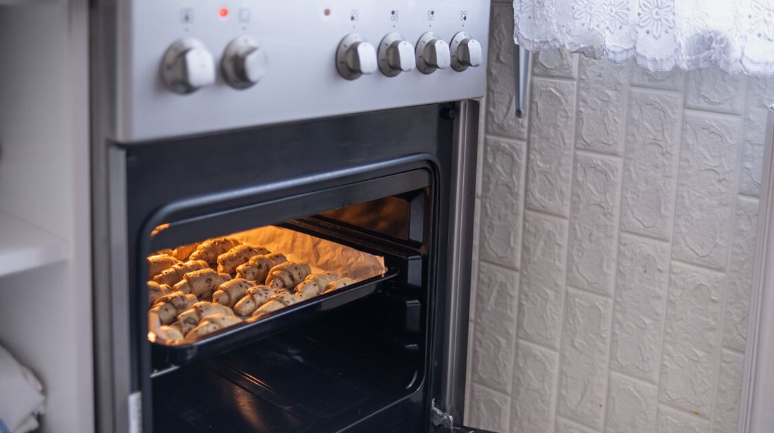 Sokan elkövetik ezt a hibát sütés után: észrevétlenül okoz kárt a konyhában