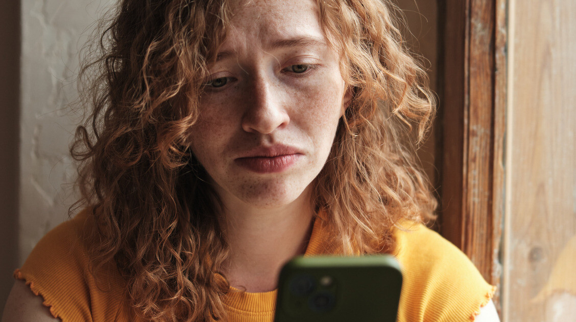 8 biztos jel, hogy túl sok időt töltesz a közösségi oldalakon – akár az alvásra is kihathat